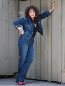 Maria Muldaur full body standing